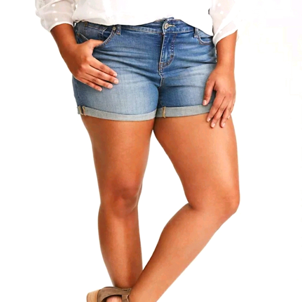 💙Torrid💙 skinny High-rise shorts light wash